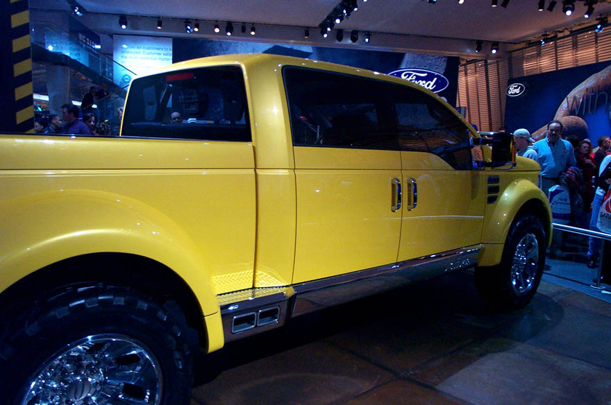 Detroit Auto Show 2002 044