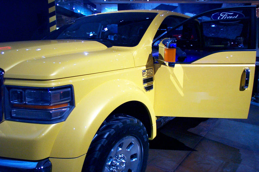 Detroit Auto Show 2002 047