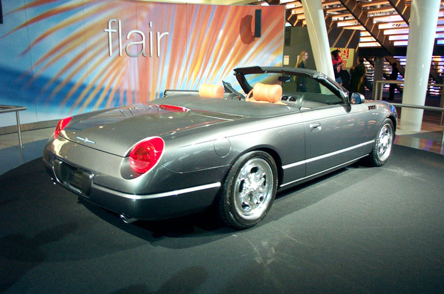 Detroit Auto Show 2002 048